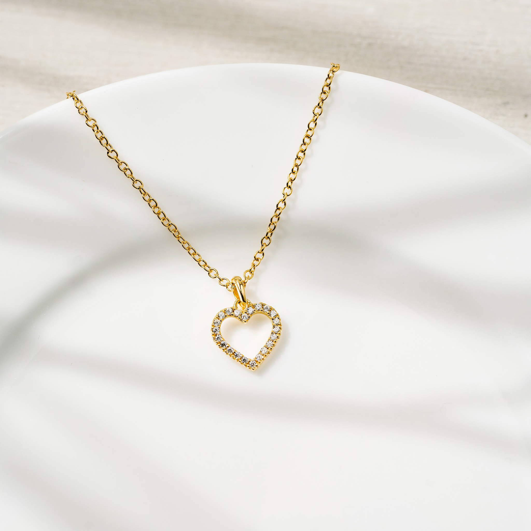 AKN799